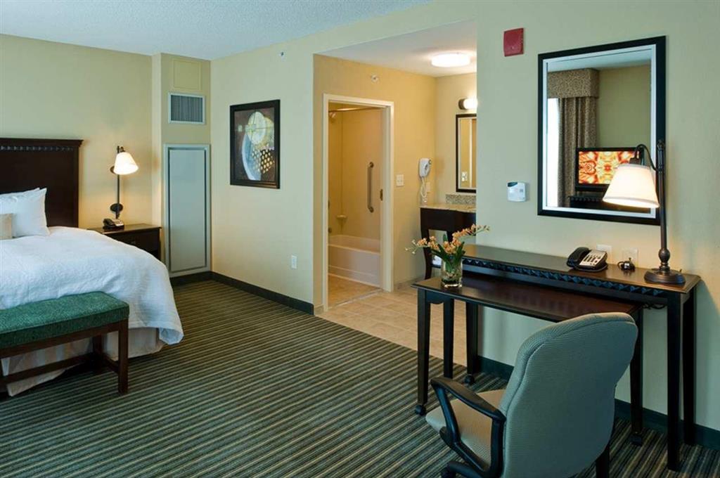 Hampton Inn & Suites National Harbor/Alexandria Area Room photo